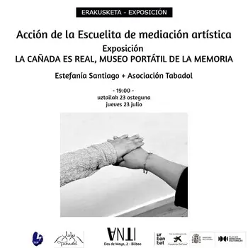 Acción de la Escuelita de mediación artística. Exposición La Cañada es real, Museo portátil de la memoria. 